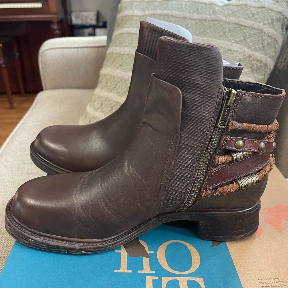 BIG SALE!! New OTBT Brown leather boots sz 6.5 $160